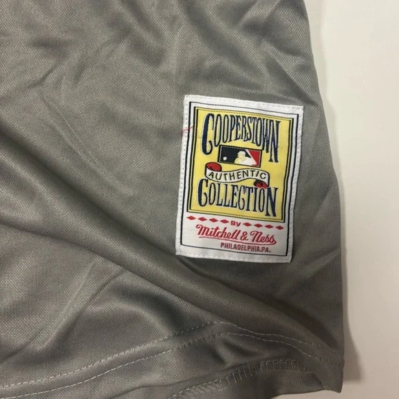 Mitchell & Ness Cooperstown Collection Chipper Jones Jersey-Size XL-Braves 1995 - Picture 4 of 10